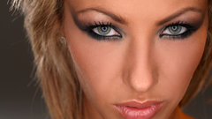 Blondes woman eyes W4B
