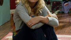 Blondes woman feet brie