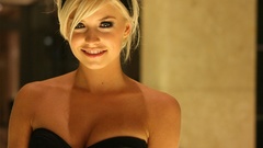 Blondes woman green eyes