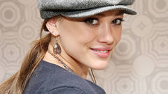 Blondes woman Hilary Duff