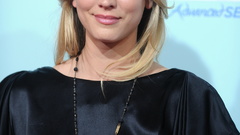Blondes woman kaley cuoco