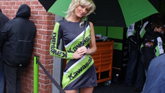 Blondes woman Kawasaki Grid