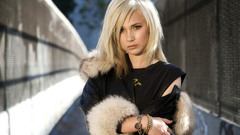 Blondes woman long hair