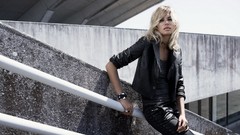 Blondes woman models rings