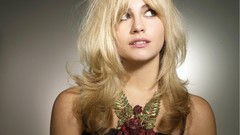 Blondes woman pixie lott