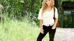 Blondes woman Sasha Pieterse