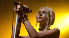 Blondes woman taylor momsen