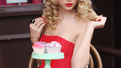 Blondes woman taylor swift