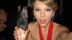 Blondes woman taylor swift