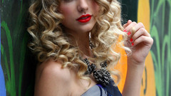 Blondes woman taylor swift