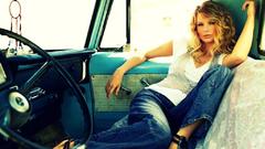 Blondes woman taylor swift