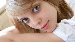 Blondes woman teen green