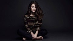 Brunettes Alice David