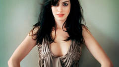 Brunettes anne hathaway dress