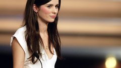 Brunettes Nora Tschirner white