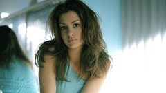 Brunettes woman anne hathaway