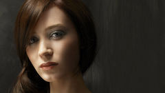 Brunettes woman blue eyes