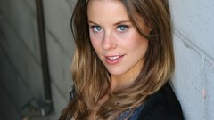 Brunettes woman blue eyes