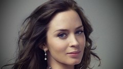 Brunettes woman blue eyes