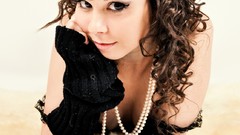 Brunettes woman brown eyes