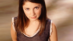 Brunettes woman brown eyes