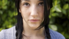 Brunettes woman brown eyes