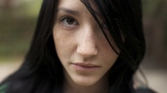 Brunettes woman brown eyes