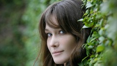 Brunettes woman carla bruni