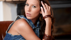 Brunettes woman Lizzie denim