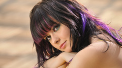 Brunettes woman singers colored