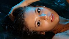 Brunettes woman wet pupil