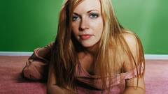 Carpet woman Melissa Joan Hart