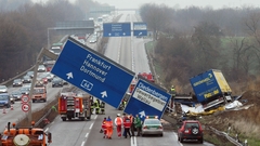 Cars germany accident firefighter