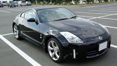 Cars nissan 350z parking