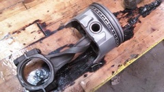 Cars pistons piston rings