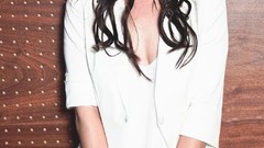 Celebrity brunettes Laura Ramsey