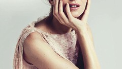 Chairs Naomi Watts Actress blondes blue eyes pink lipstick 