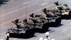 China tanks Tiananmen Square