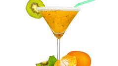 Cocktail drinks kiwi fruits