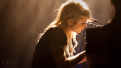 Coeur de Pirate singing