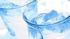 Cold drinks glass ice