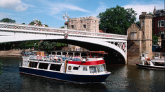 Cruiser passing under lendal