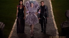 Elizabeth banks josh hutcherson jennifer lawrence the hunger 