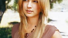 Emily vancamp