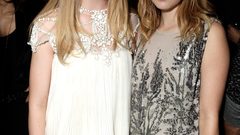 Emma roberts elle fanning