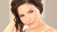 Faces brunettes woman close-up