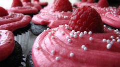 Food cupcakes raspberries icing