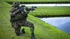 Grass War soldiers scope military magpul grenade launcher 