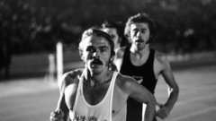 Grayscale running Steve Prefontaine