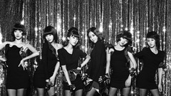 Grayscale T-ara Qri Park